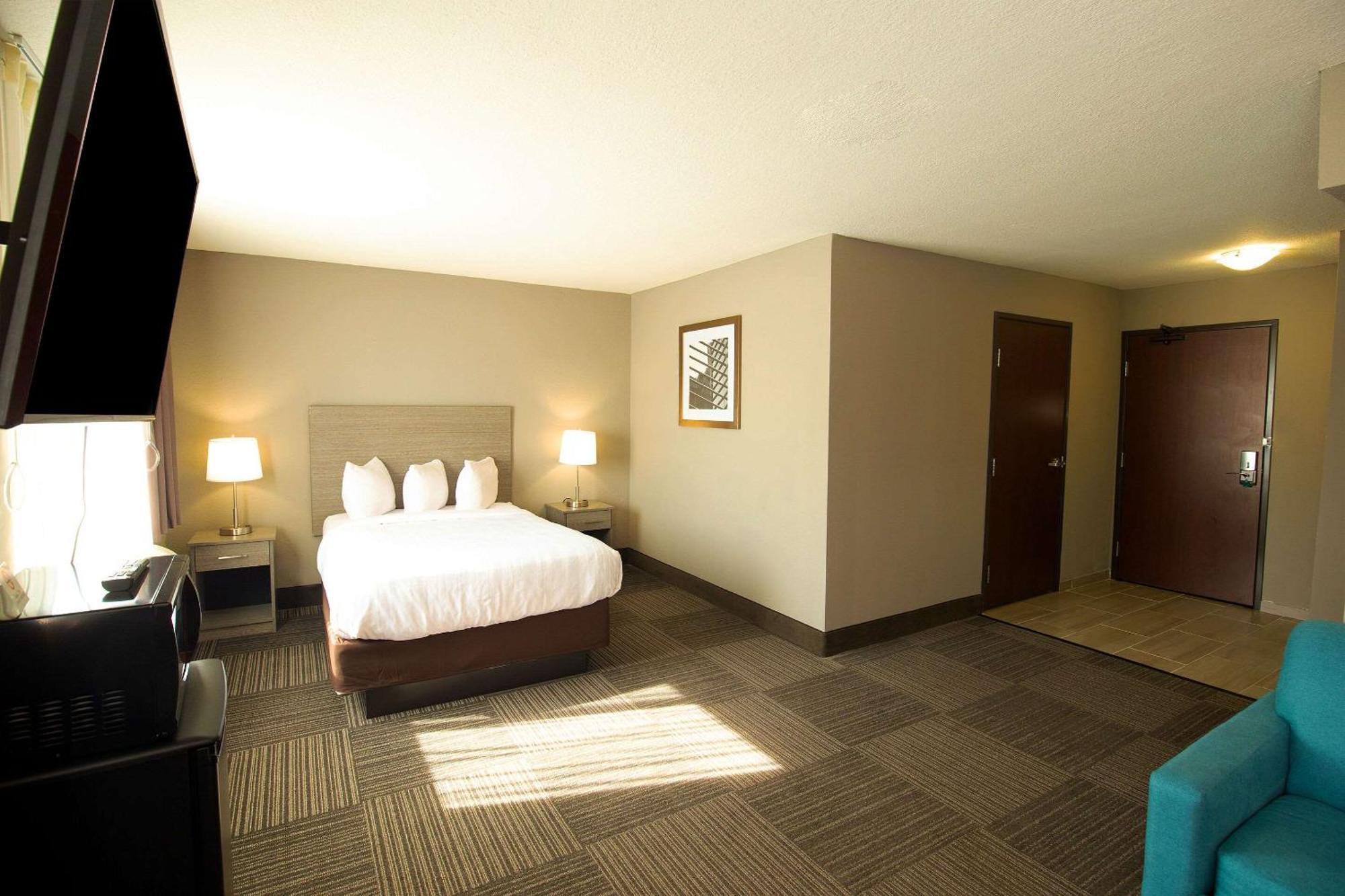 Quality & Near I-8090 Hotel