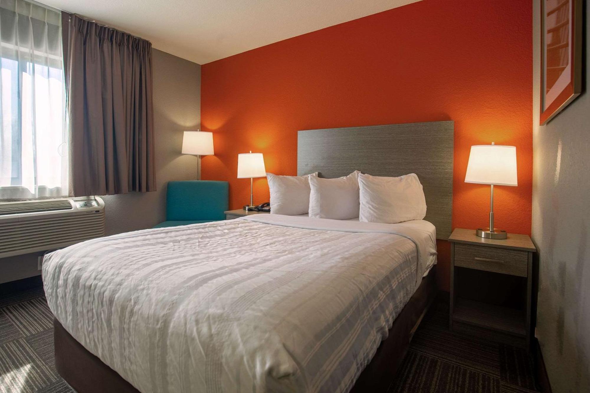 Quality & Near I-8090 Hotel Hammond