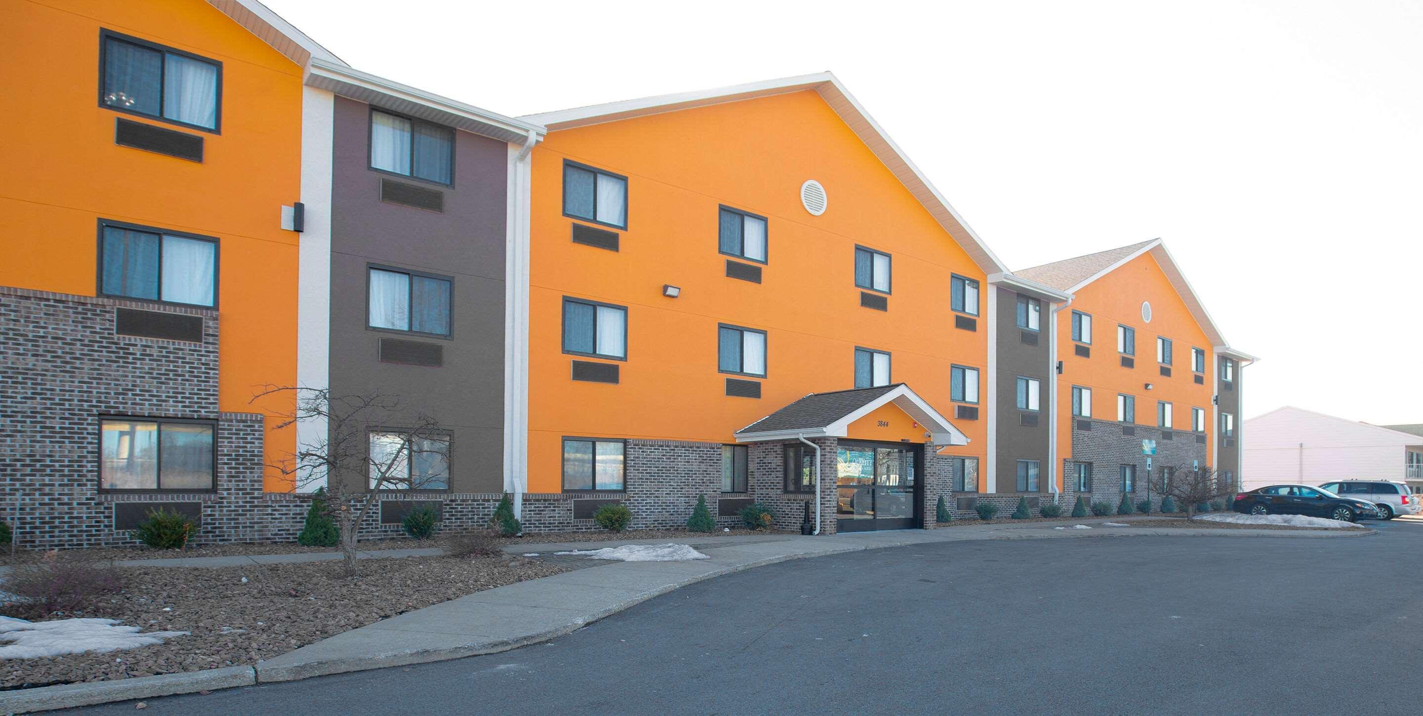 Hotel Quality & Near I-8090 2*