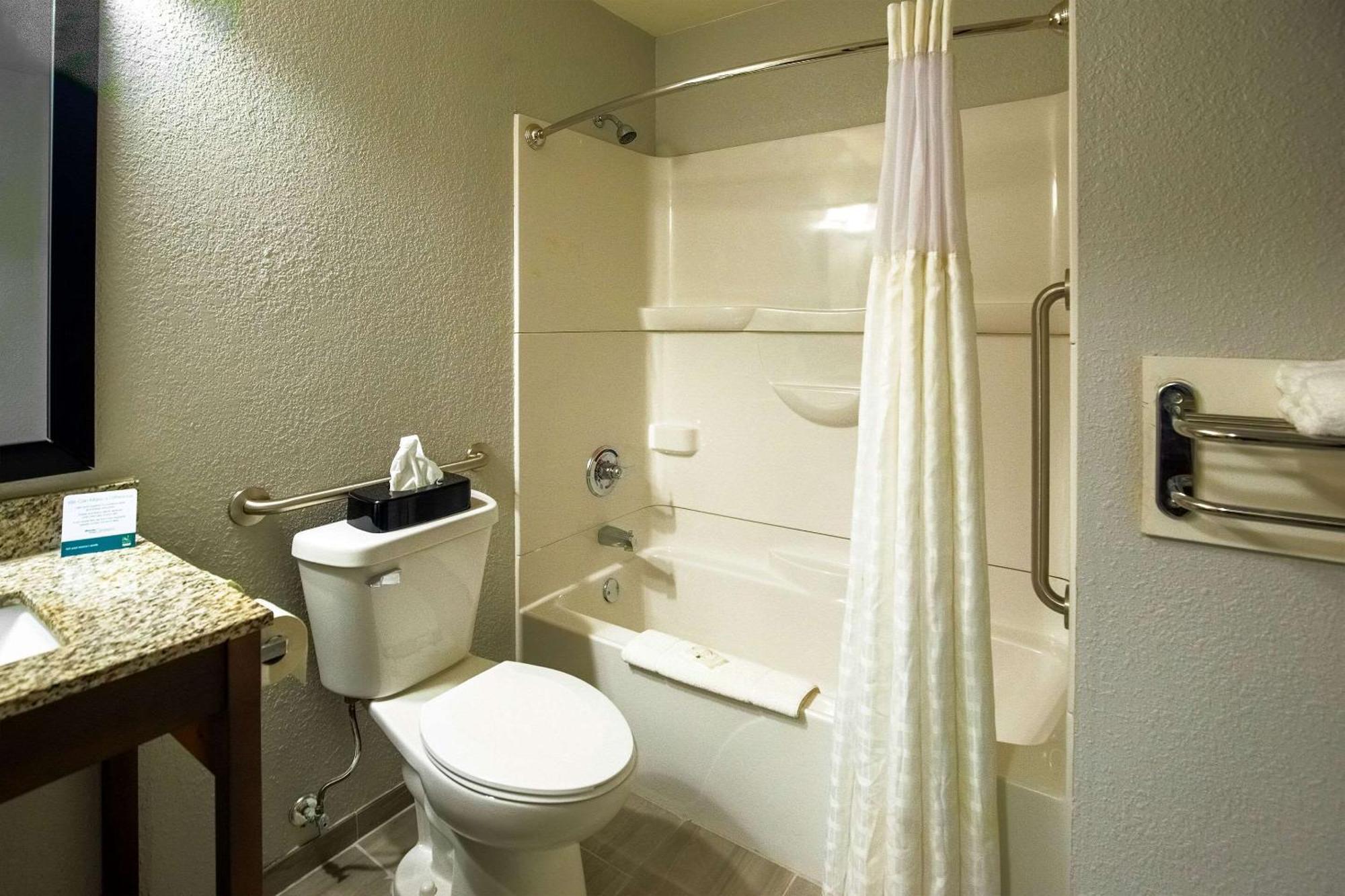 Hotel Quality & Near I-8090